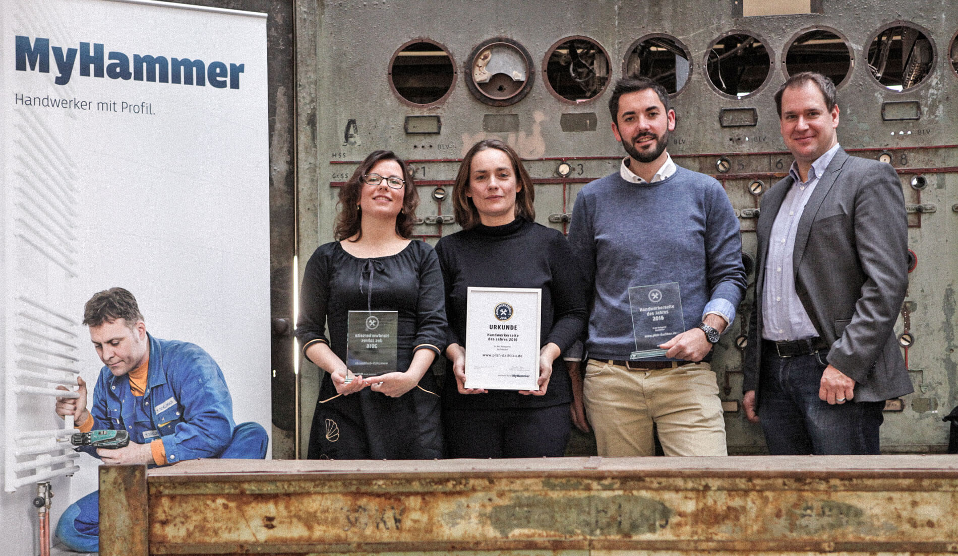 Webdesignerin Katarzyna Tichnowetzki und Dachdeckermeister Adam Pilch aus Berlin bei der Preisverleihung.